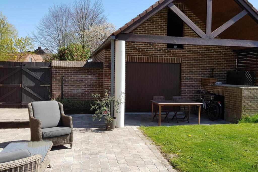 Appartement isolé, 1 chambre avec terrasse privée Ramillies Exterior foto